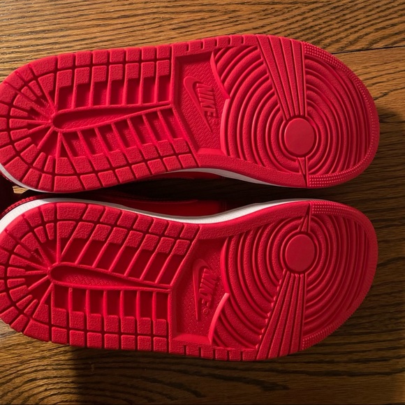 Air Jordan 1 Mid SE University Red Pomegranate Men’s Size 9, 10, 10.5 NWB Rare - Picture 6 of 7